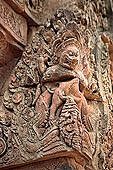 Banteay Srei temple - corner stone decoration 